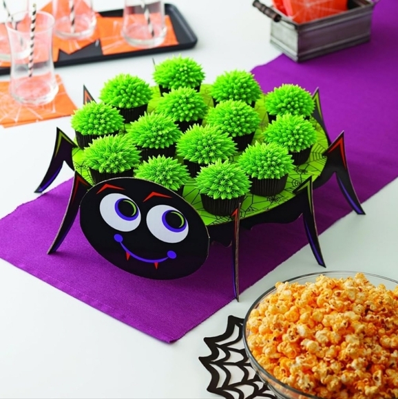 HALLOWEEN MONSTER TREAT STAND WITH CONES AND TARGET HYDE AND EEK WALL STICKERS - Picture 16 of 16